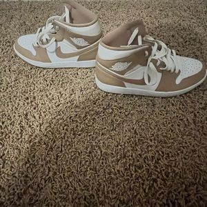Jordan 1 Mid Tan Gum